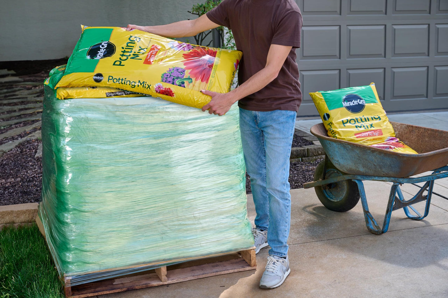 Miracle-Gro Potting Mix, For Container Plants, Flowers, Vegetables, Annuals, Perennials, Shrubs, Feeds for up to 6 Months, 16. qt., 2-Pack