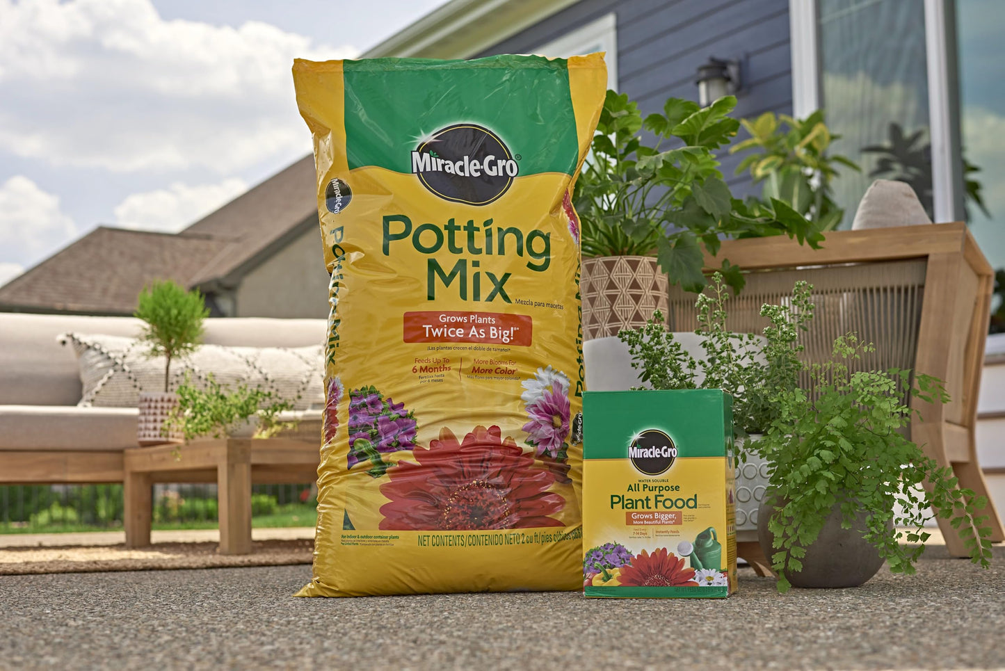 Miracle-Gro Potting Mix, For Container Plants, Flowers, Vegetables, Annuals, Perennials, Shrubs, Feeds for up to 6 Months, 16. qt., 2-Pack
