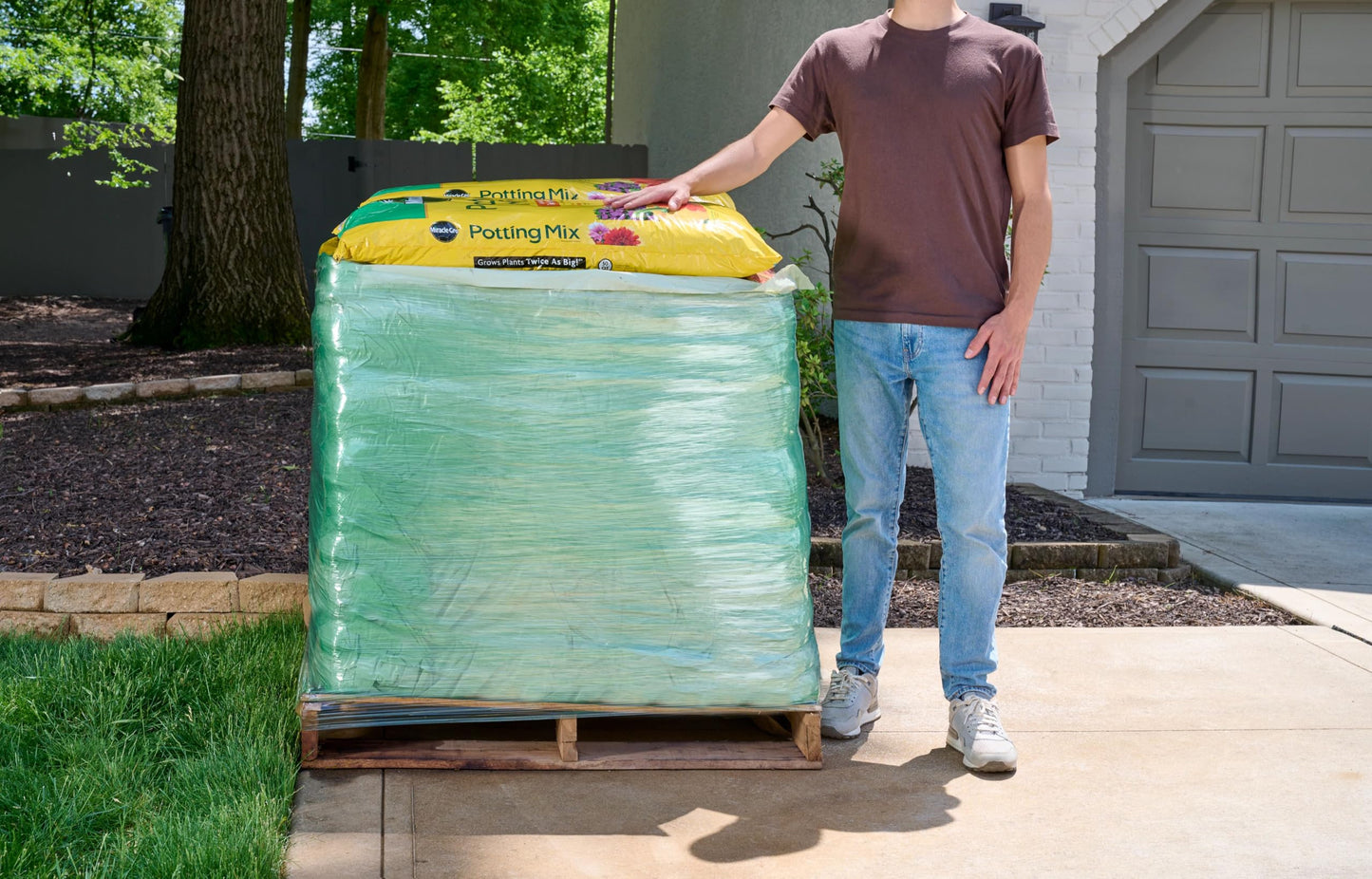 Miracle-Gro Potting Mix, For Container Plants, Flowers, Vegetables, Annuals, Perennials, Shrubs, Feeds for up to 6 Months, 16. qt., 2-Pack